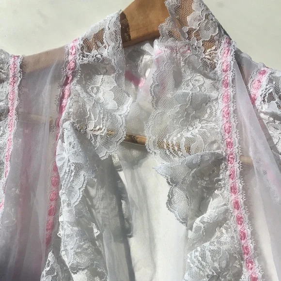 Vintage White Lace Ruffle Robe - Picture 7 of 7